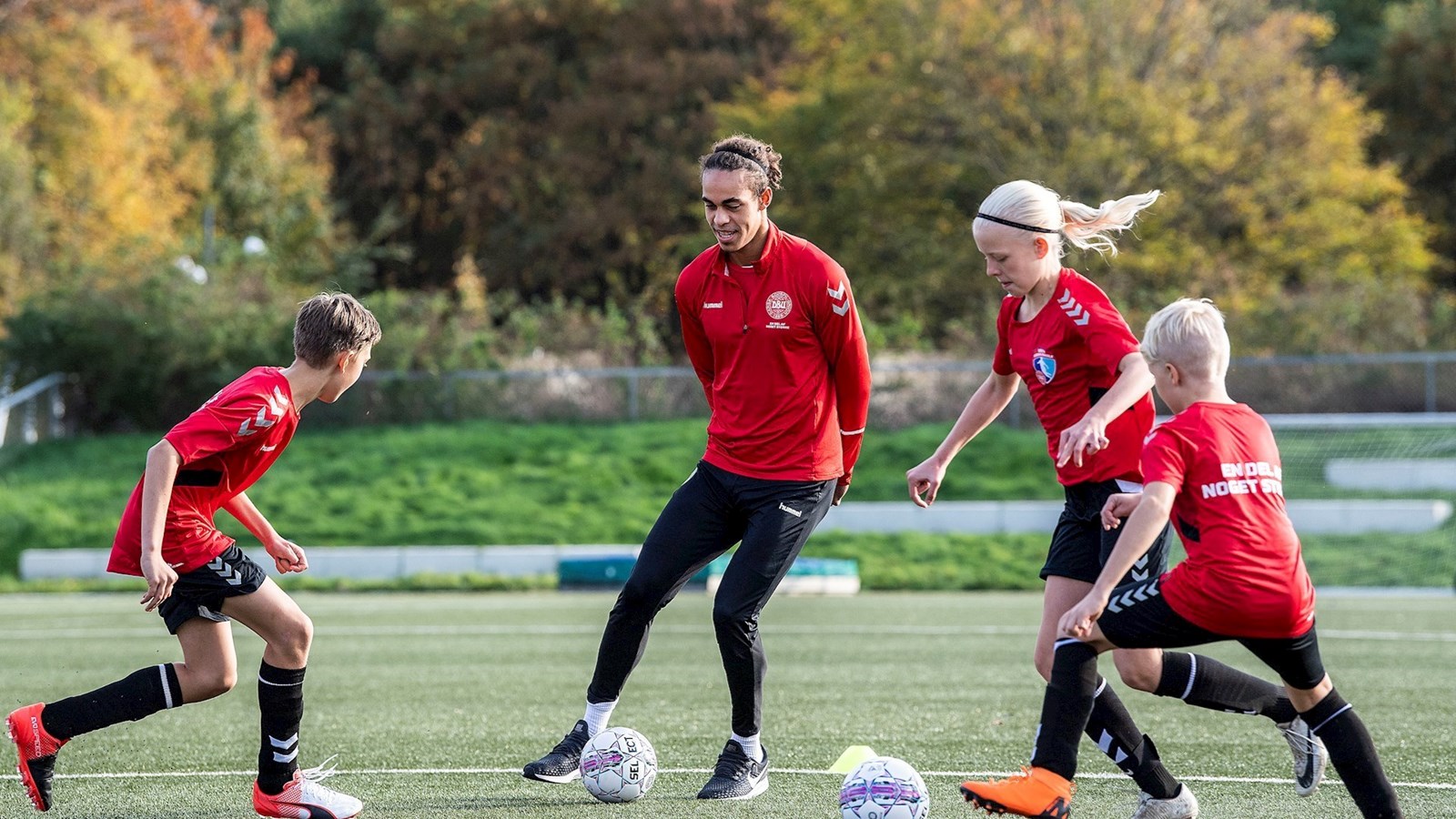 A-landshold og DBU Fodboldskole indvier nye bane i Herning