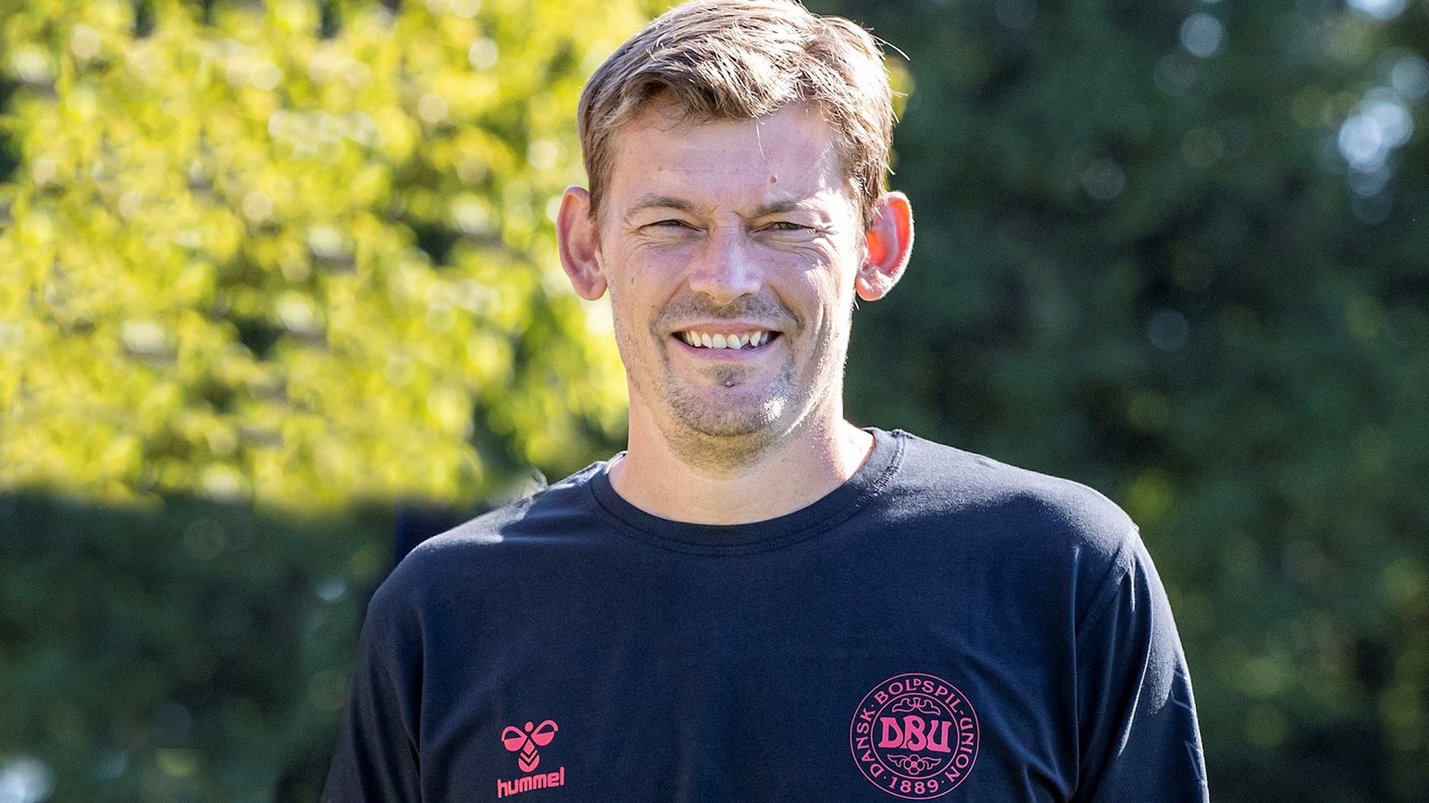 Lars Knudsen tager to år mere som U-landstræner