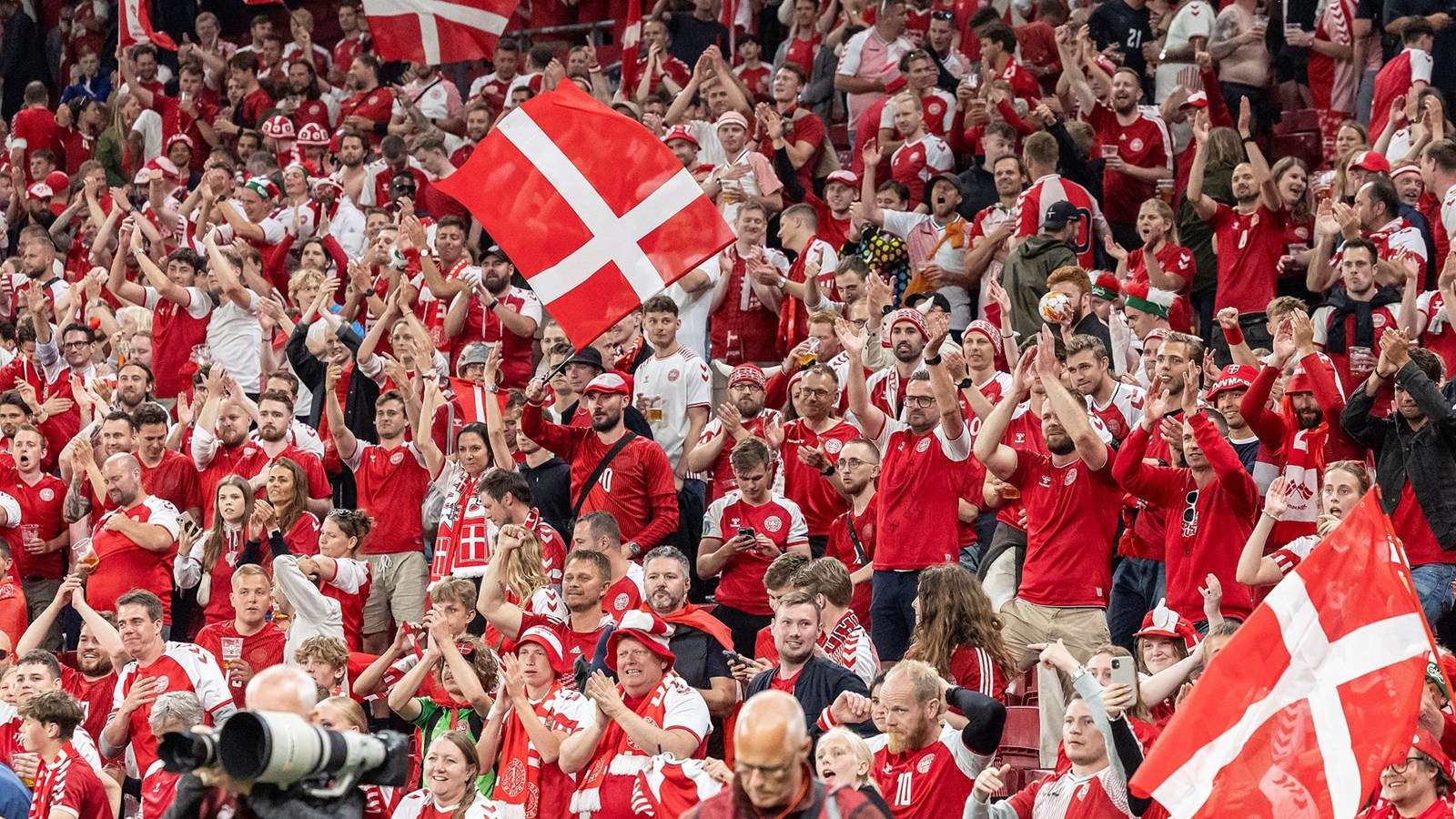 Titusindvis af danske fans tager til EM i Tyskland